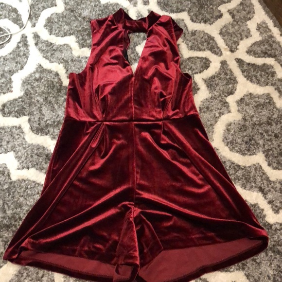 Red velvet romper - Picture 1 of 4